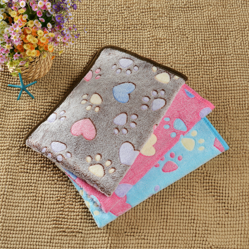 in Stock Wholesale Pet Blanket Autumn and Winter Cover Blanket Thermal Flannel Paw Print Blanket Dogs and Cats Blanket Pet Supplies