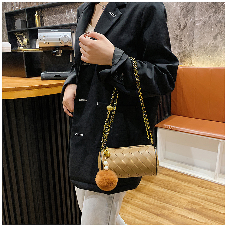 ins迷你斜跨小金珠链条小包包女2020韩版时尚编制毛球单间包批发