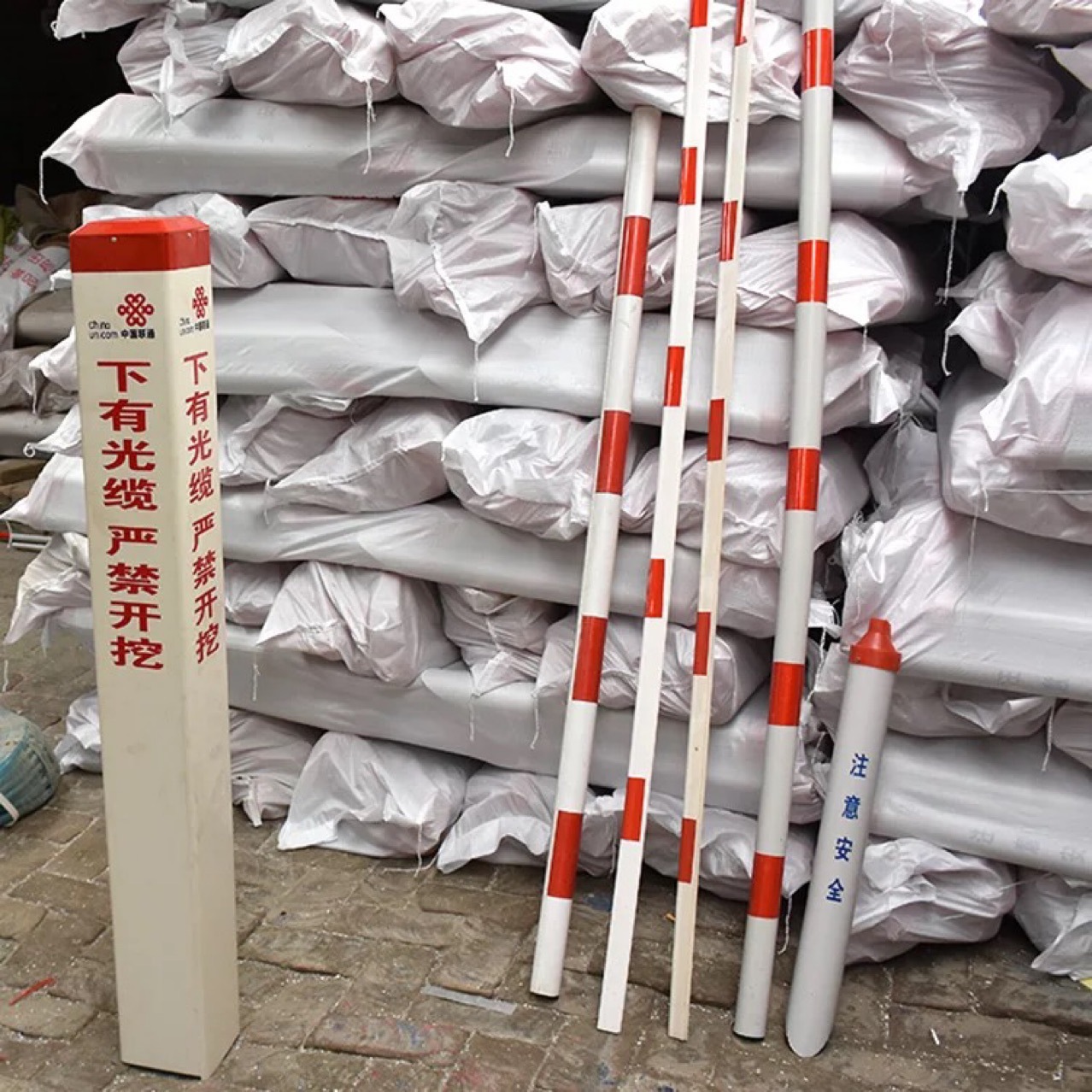 厂家直销过路标志杆 警示标志桩 电力拉线保护套管