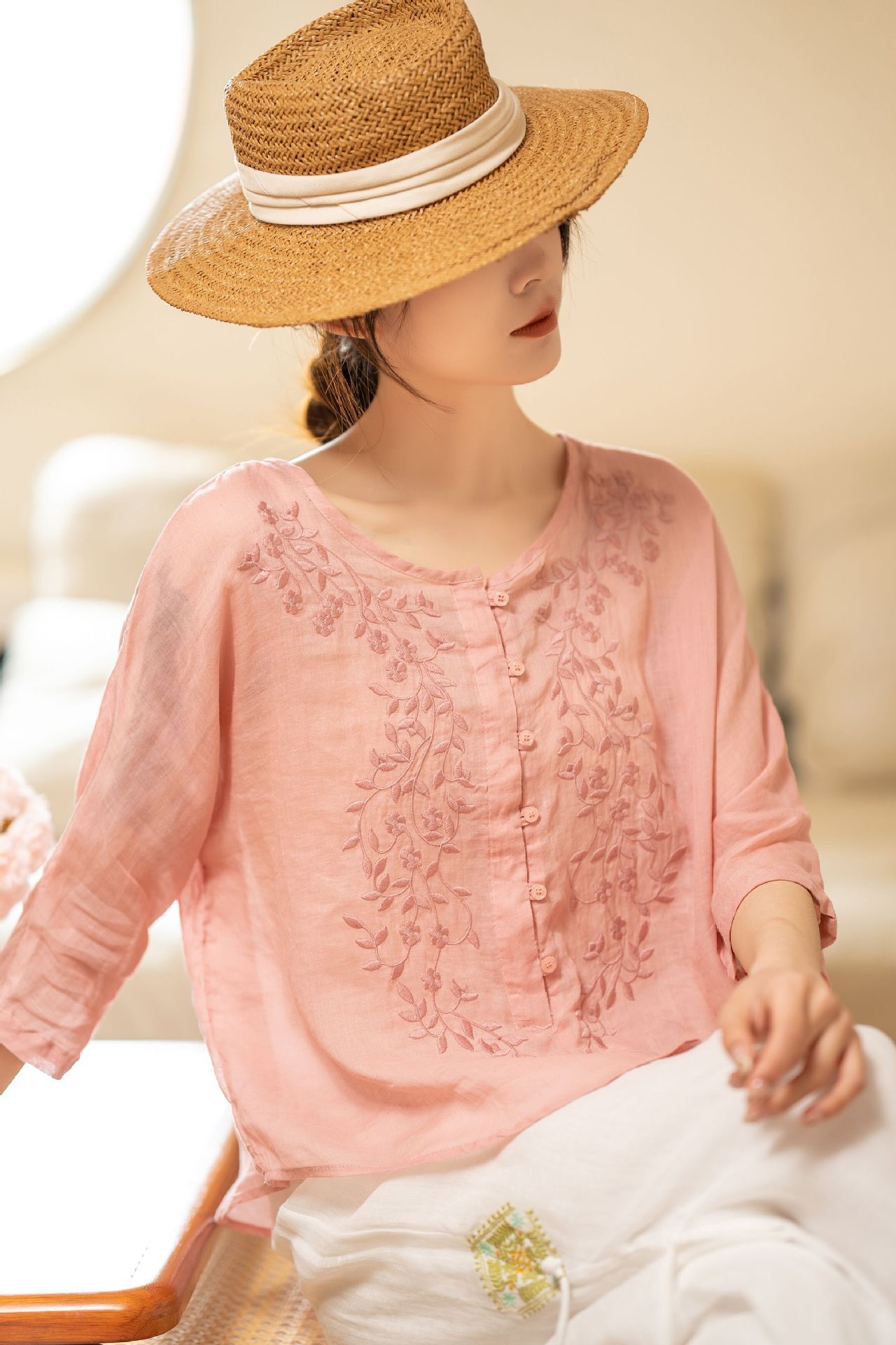 简梦42支苎麻小衫 2024夏季新款 重工刺绣圆领显瘦套头上衣女1292