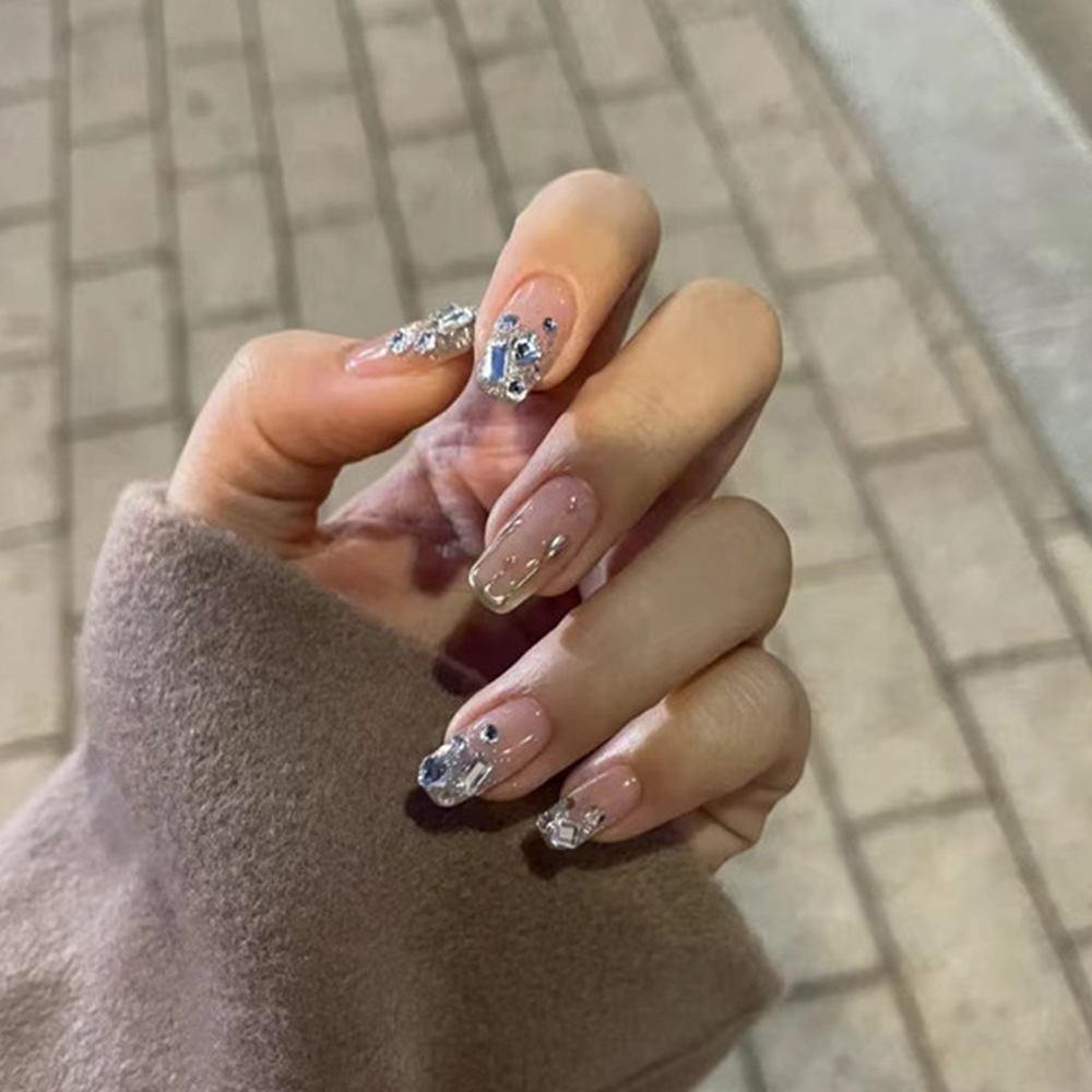 温精灵同款裸色长款穿戴甲 高级轻奢银箔贴钻富家千金美甲贴片