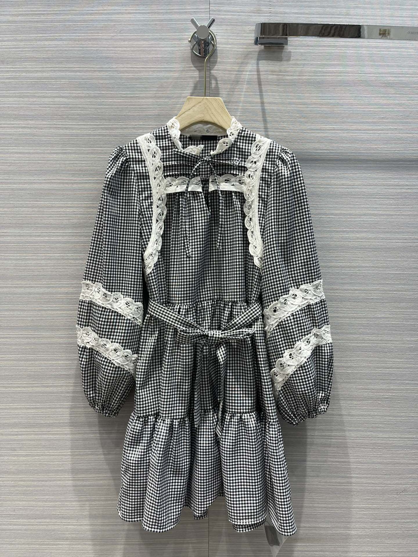 22春夏浪漫春日大气优雅甜美泡泡袖蓬蓬大裙摆收褶棉布格子连衣裙