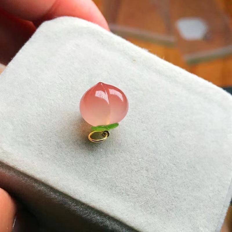 批发仿玛瑙小桃子吊坠天然红玛瑙玉玉髓南红水蜜桃挂坠提溜手链挂