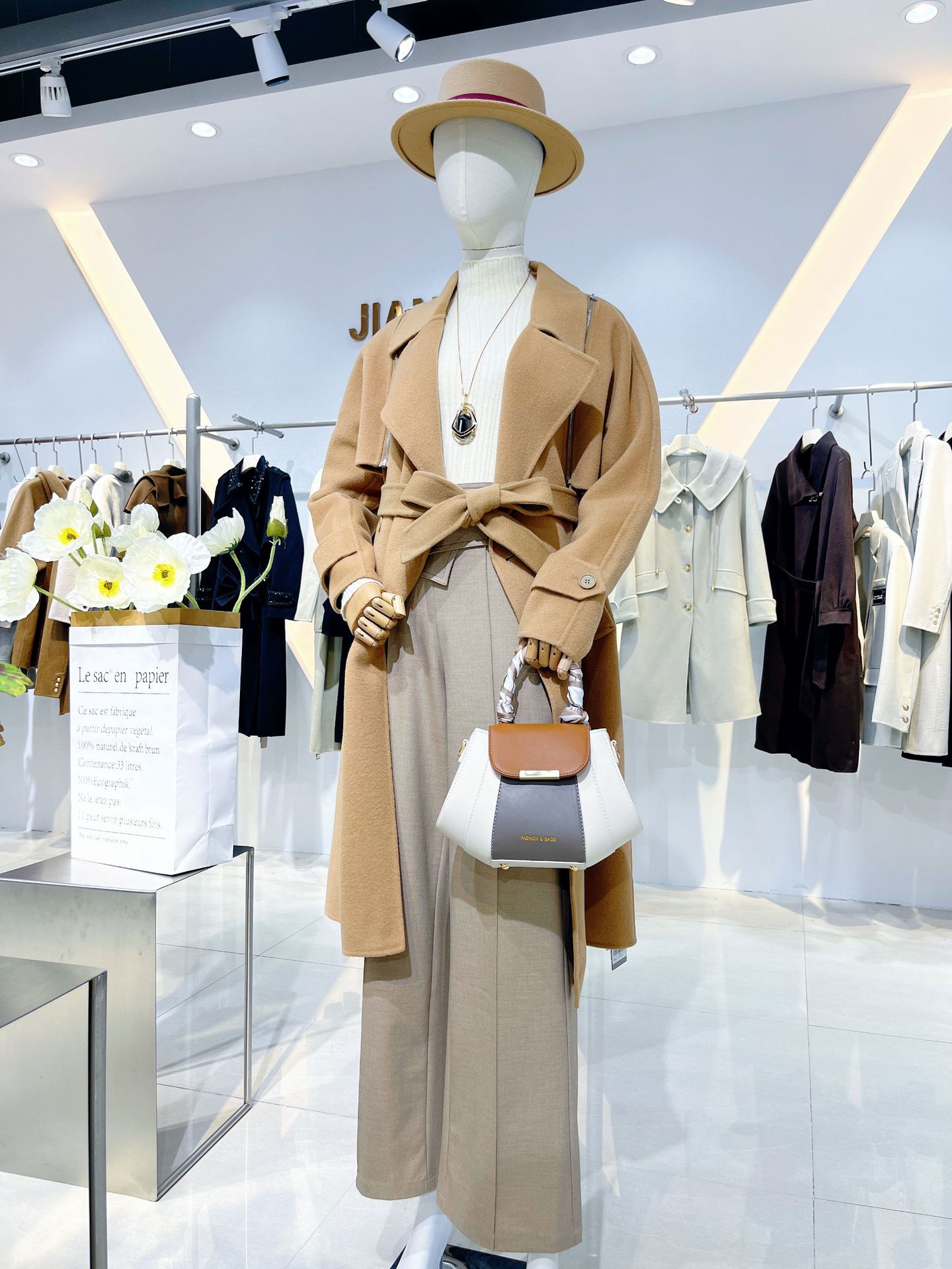 广州折扣服装供应链知案大衣女式毛呢外套冬季上衣品牌折扣女装尾