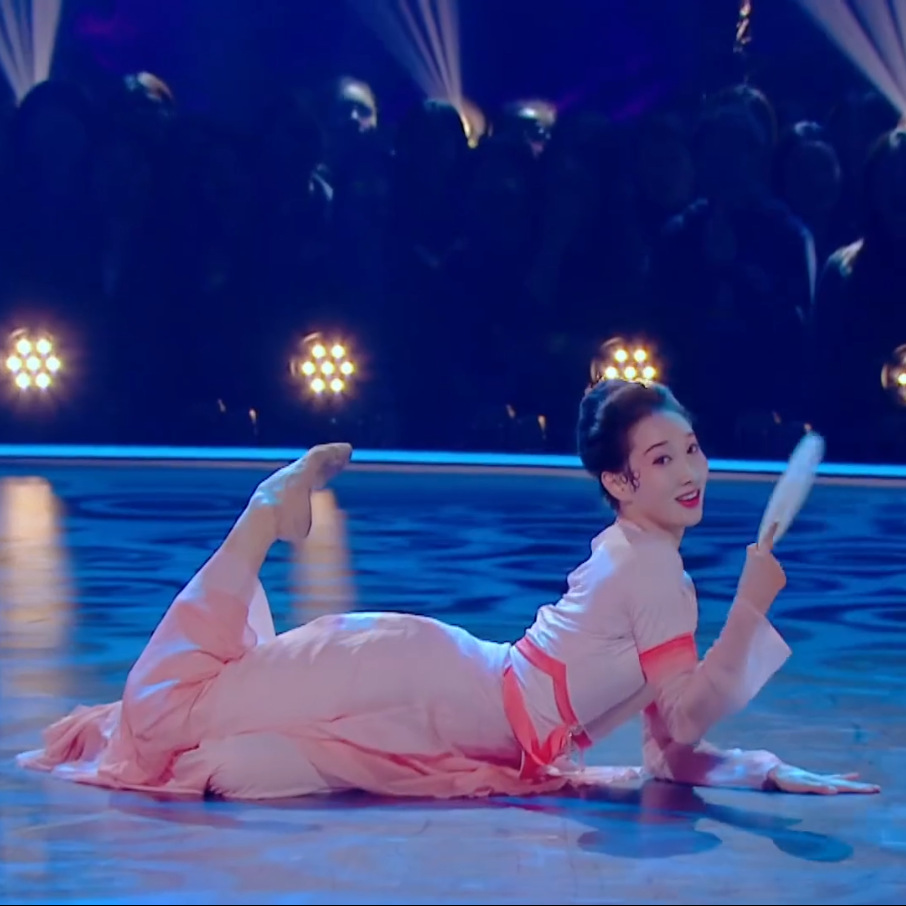 民族跳舞服装图片