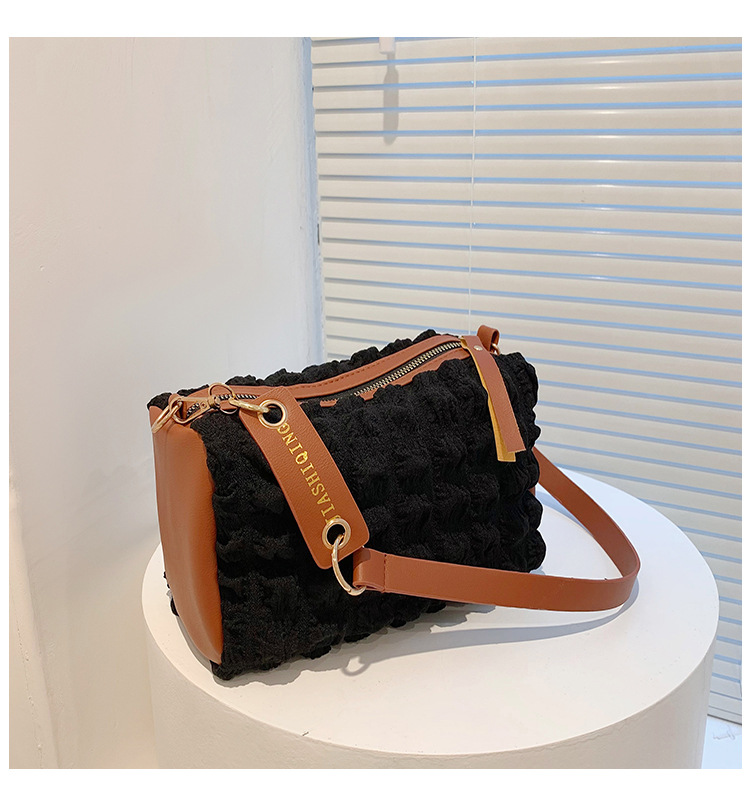 Autumn and Winter Boston Pillow Bag 2021 New Fashion Pleated Shoulder Messenger Bag This Year Popular Small Bag for Women