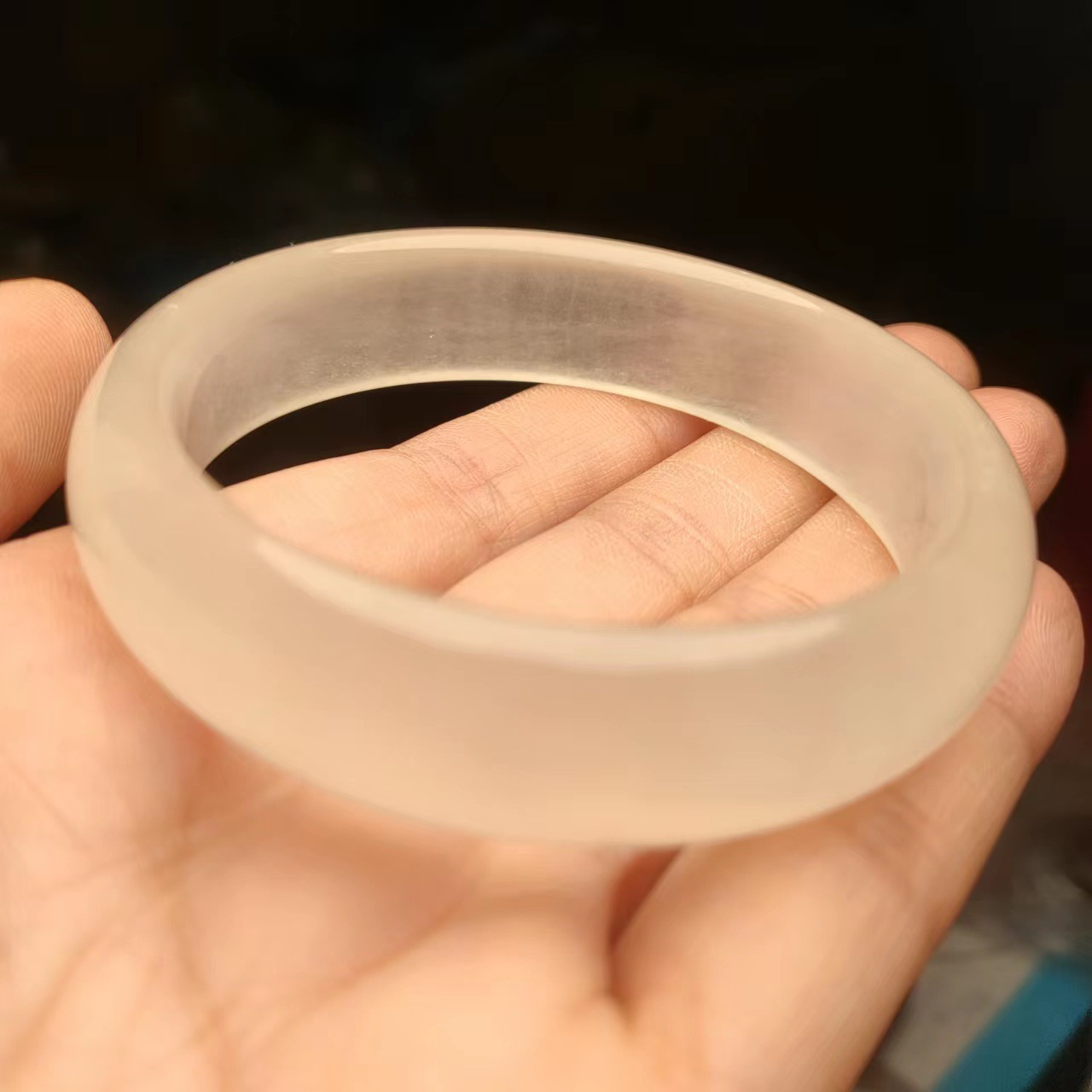 时尚潮流冰透阿富汗玉手镯玉蚕丝玉手镯 丝滑冰透蚕丝玉手镯批发