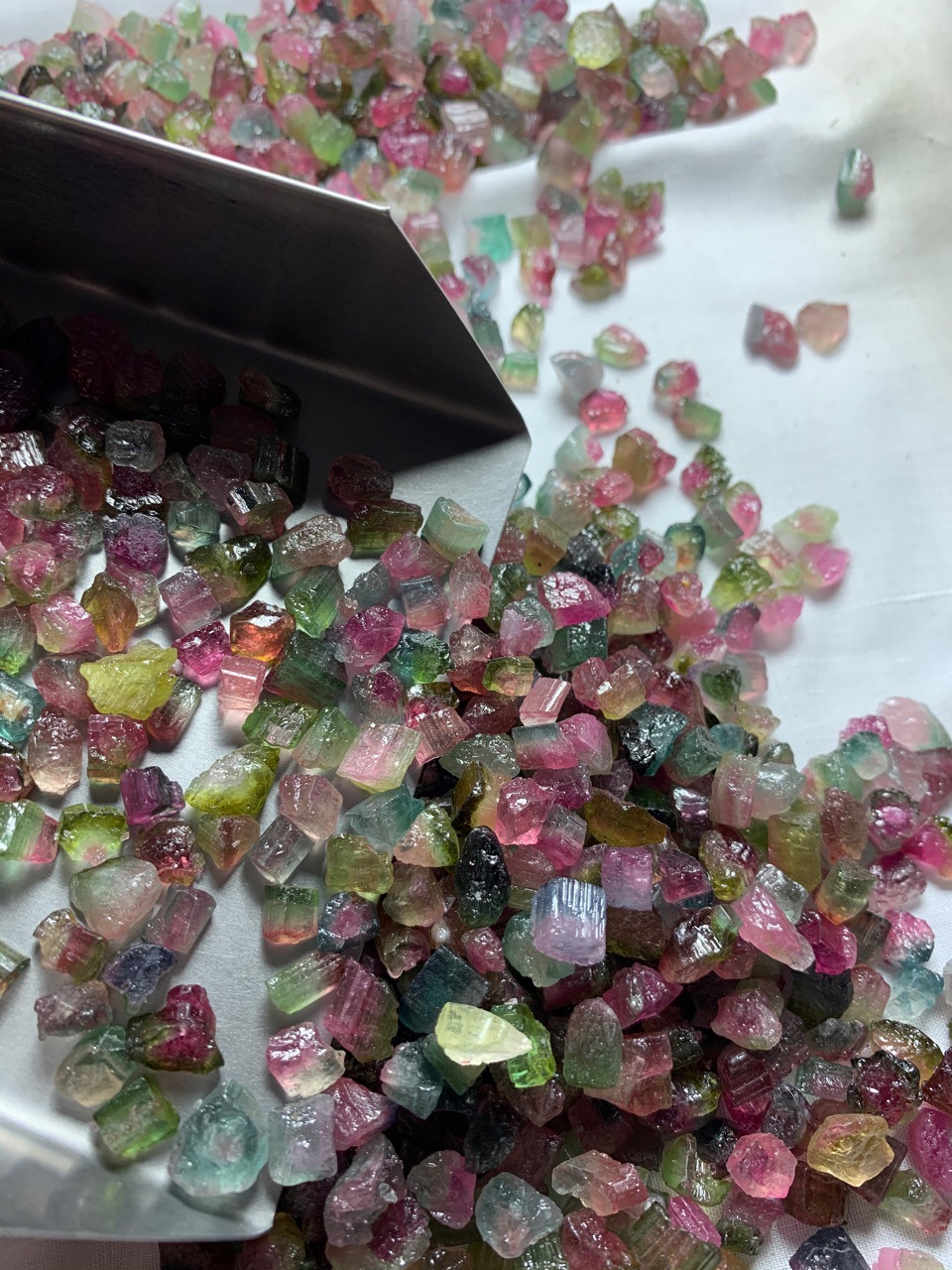 汇鑫珠宝 可塘厂家批发 碧玺西瓜碧原石随型 可打孔 可diy