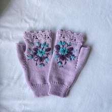 秋冬季手绣款刺绣蜜蜂小花女士保暖毛织厂加工针织成人手套