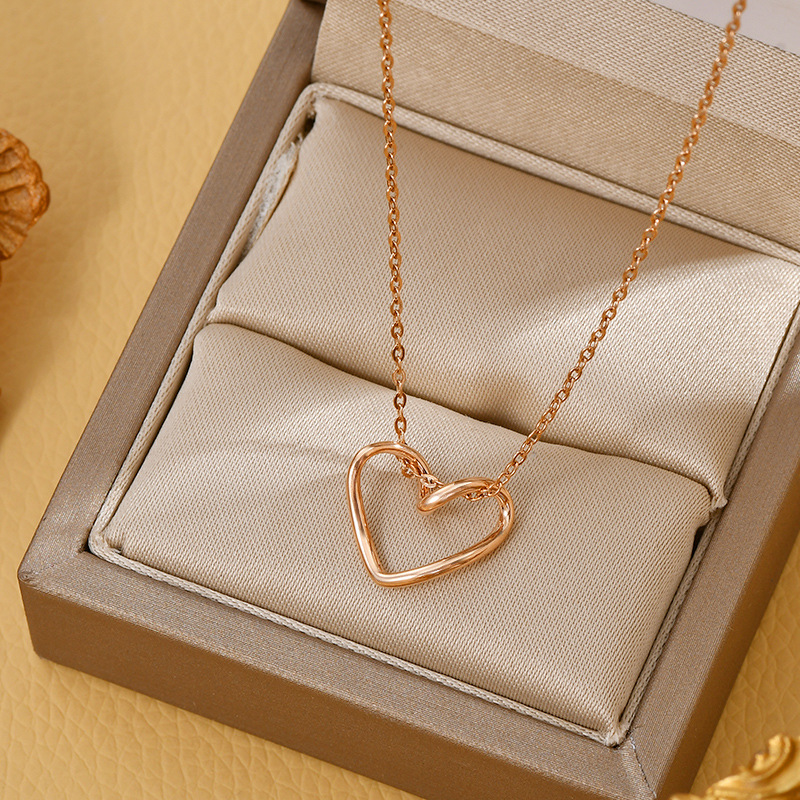 Real Gold Plating Temperament Clavicle Chain Female 2023 New Niche Design Peach Heart Necklace Simple Student Necklace