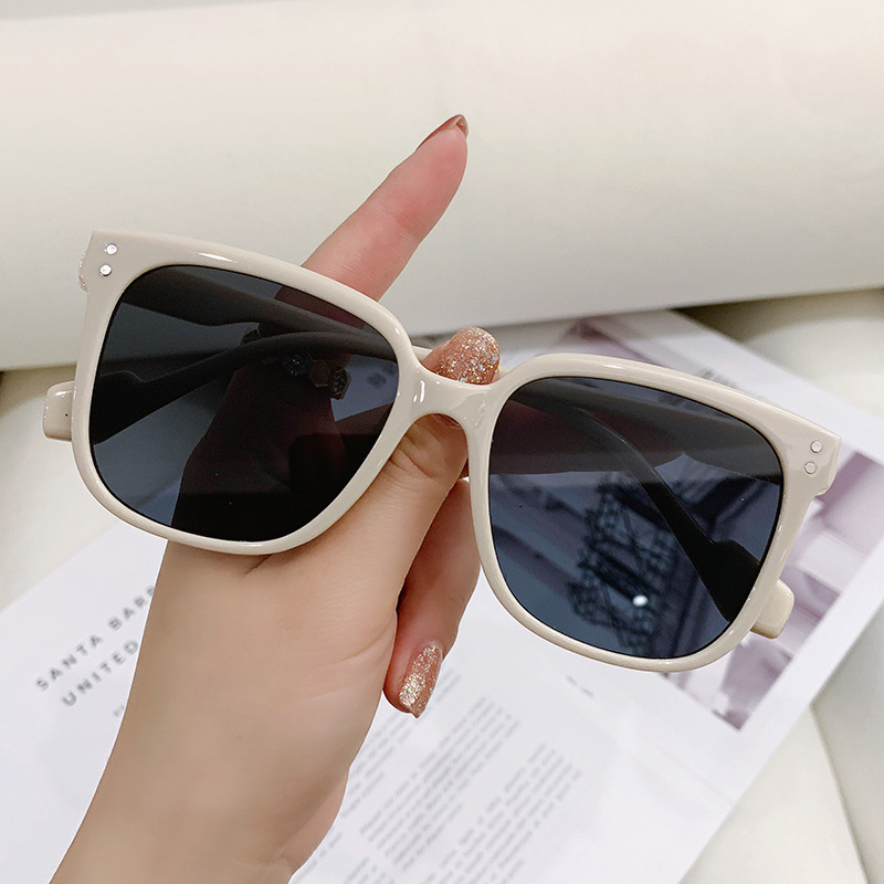 2024 New Korean Style Retro Men's and Women's Same Fashion Retro Square Frame Beige Chic Nail Personalized Sunglasses 332x