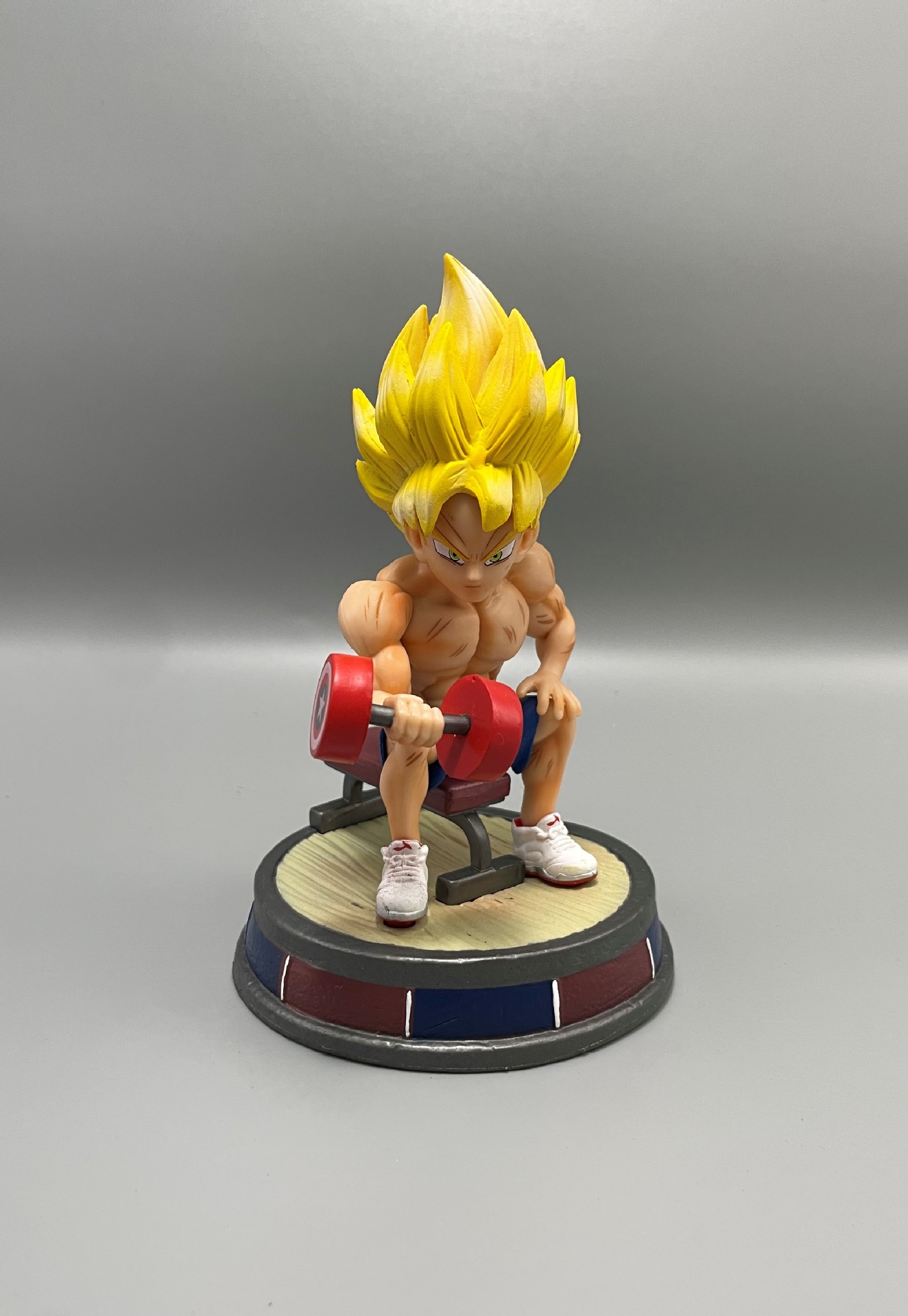 七龙珠 孙悟空超级赛亚人 卡卡罗特 健身肌肉举哑铃 动漫手办