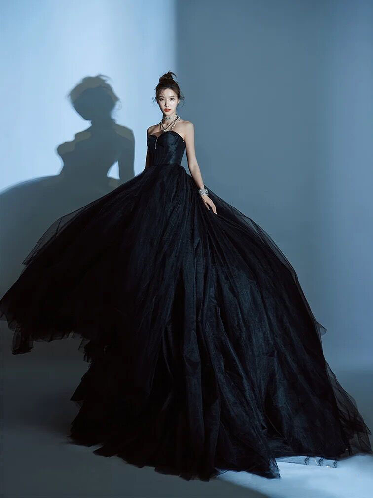 21影楼主题摄影服装森系黑拖尾婚纱女神写真赫本复古风形象照礼服