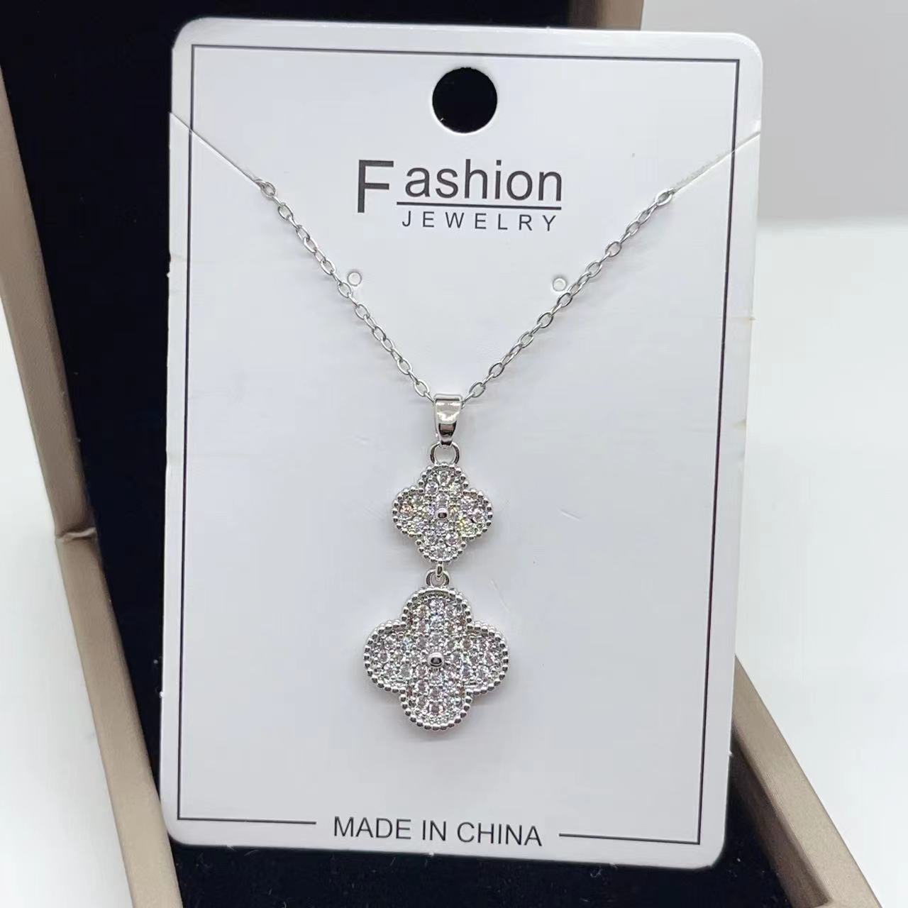 Internet Celebrity Classic Hot Sale Micro-Inlaid Zirconium Clover Temperament Wild Clavicle Chain Female Worker Factory Direct Sales Copper Plating 18K