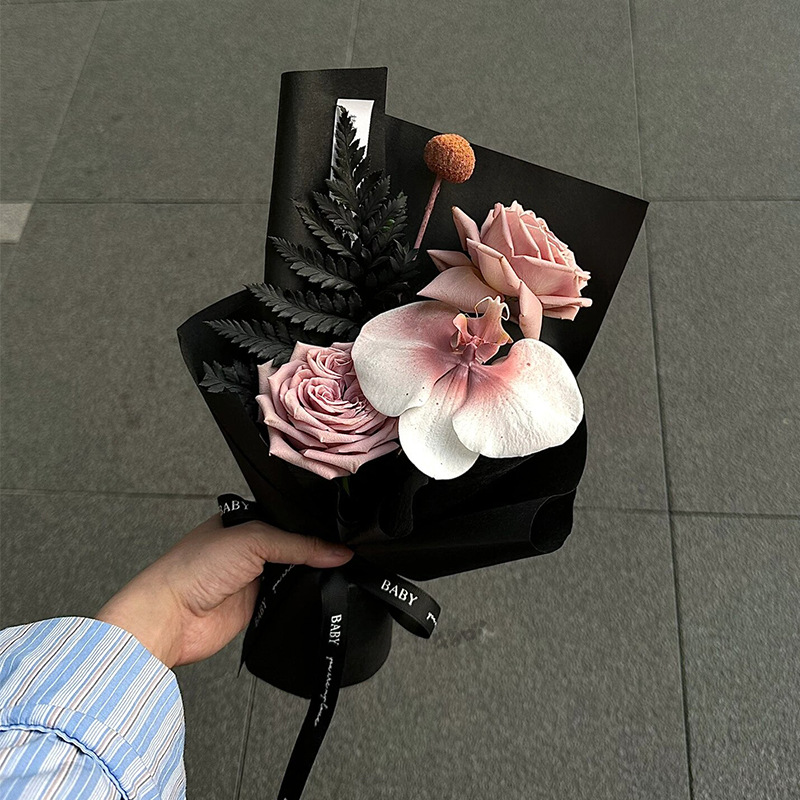 高级感黑粉曼塔蝴蝶花玫瑰花束仿真花生日礼物送男朋友闺蜜情人节