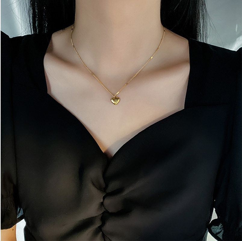 Love Heart Necklace Female Peach Heart Pendant Clavicle Chain All-Match Simple Elegant Niche Design New Accessories