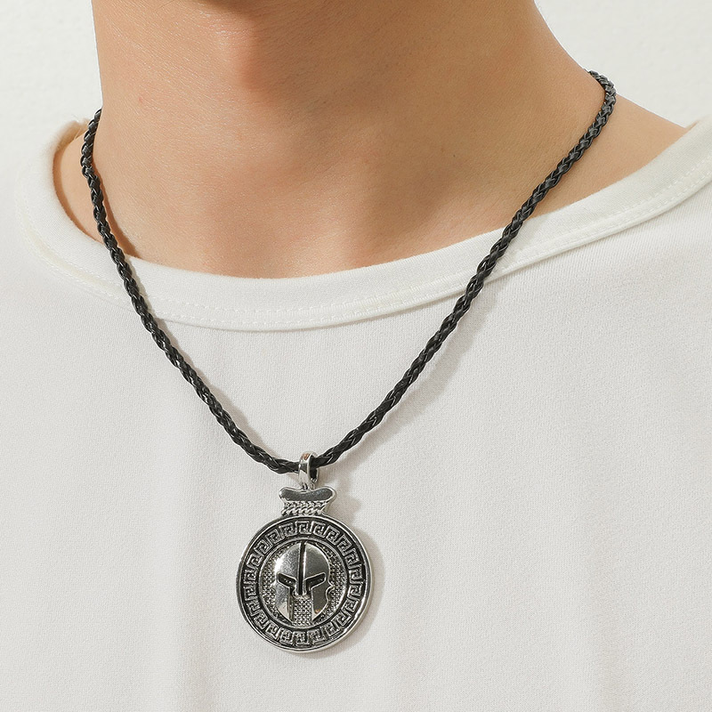 斯巴达人角斗勇士头盔圆形吊坠 个性复古圆牌男士项链 时尚锁骨链