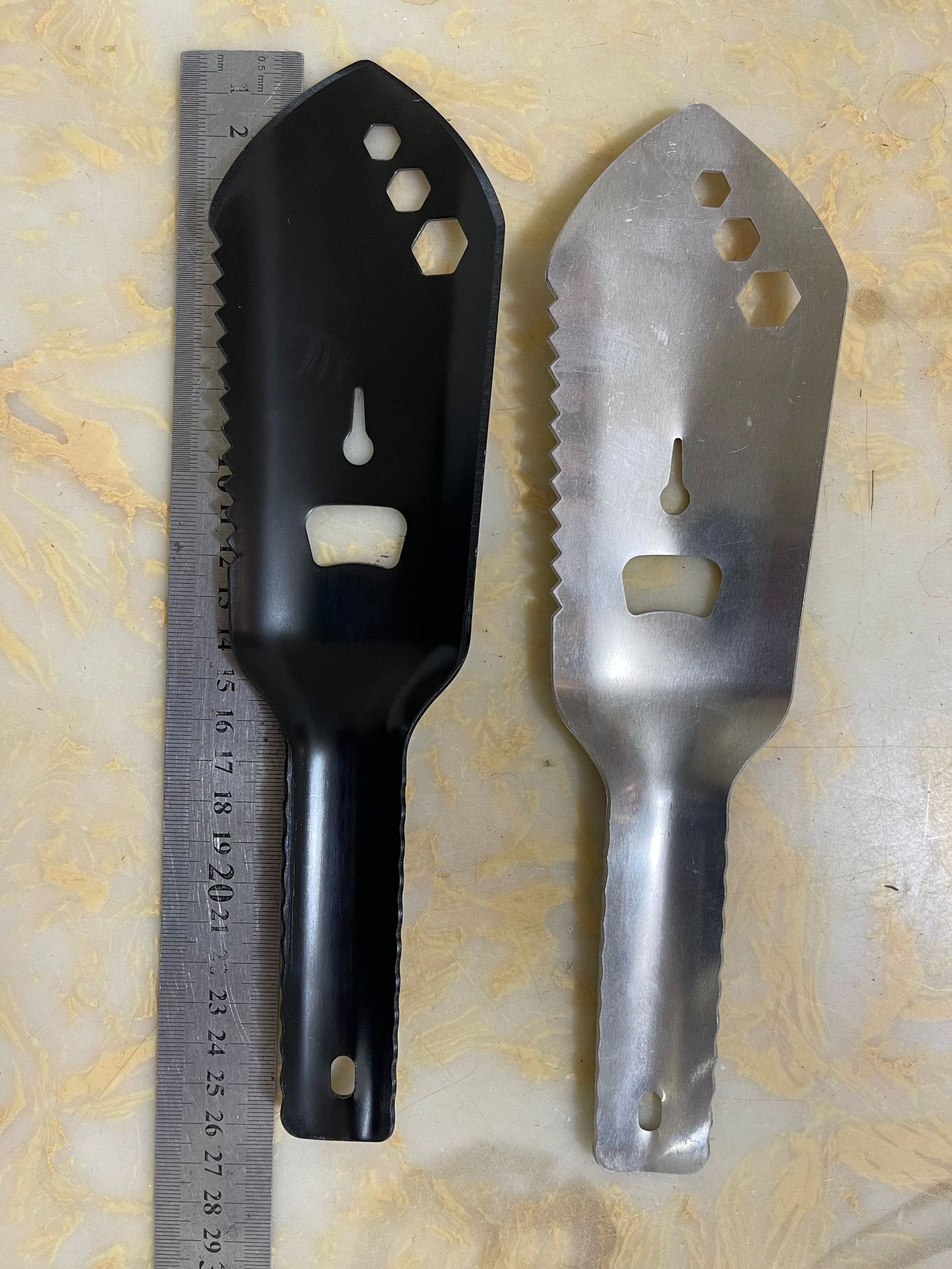 多功能户外小手铲户外野营挖菜工具带开瓶开螺丝铲花园兵工赶海铲