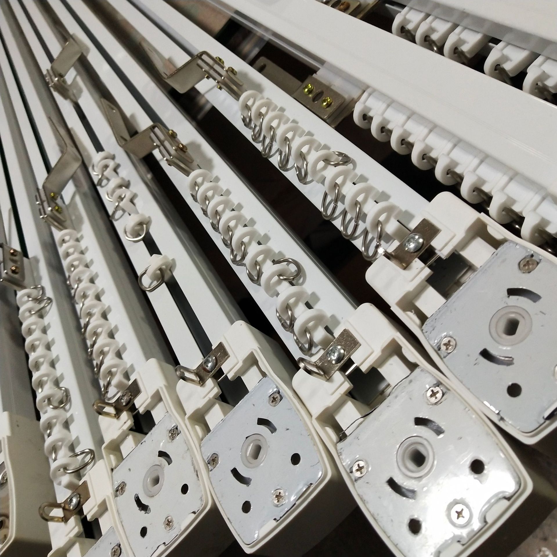 厂家供应电动窗帘轨道 铝合金窗帘轨道 静音轨道语音声控窗帘轨道