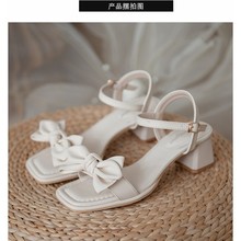 夏季一字带粗跟凉鞋女2023年新款仙女风蝴蝶结中跟罗马凉鞋