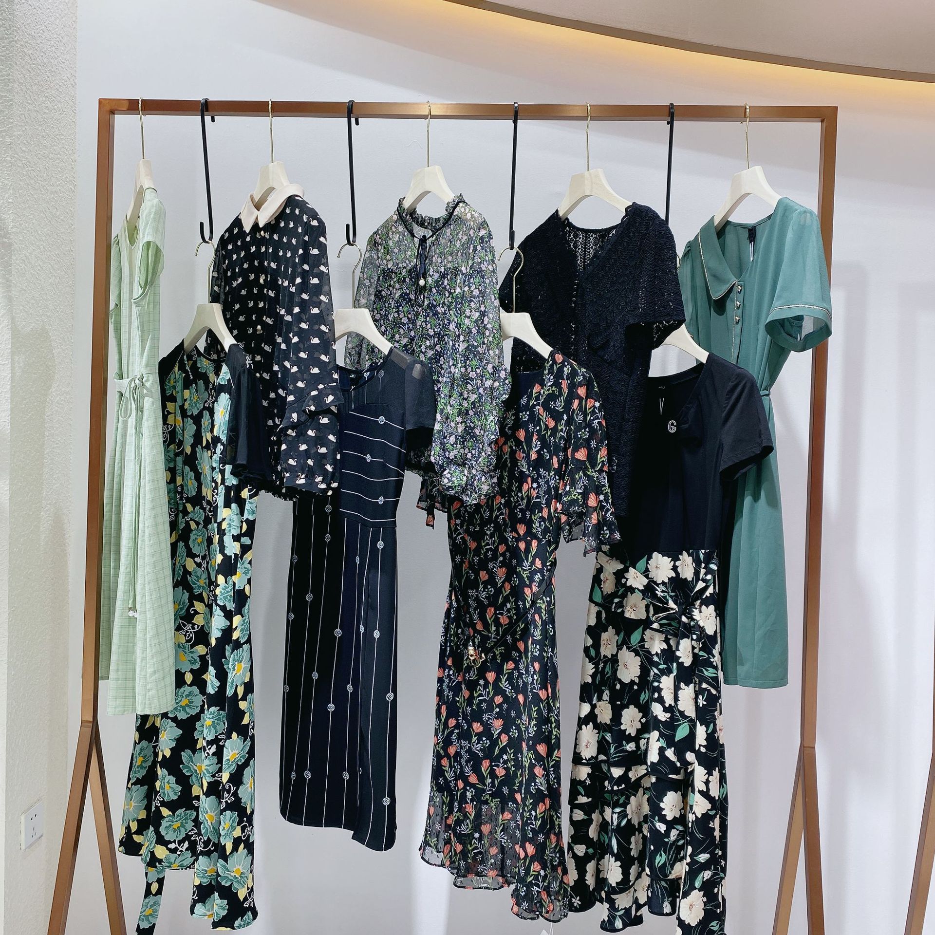 婉鑫雅2021夏季新款品牌折扣女装杭州四季青女装尾货两件套连衣裙