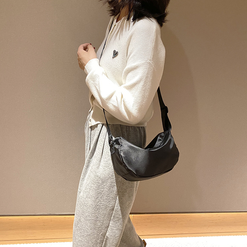 Korean Style Canvas Shoulder Bag Female 2022 New Trend Matching Messenger Bag Simple Casual Solid Color Dumpling Bag Crossbody Bag