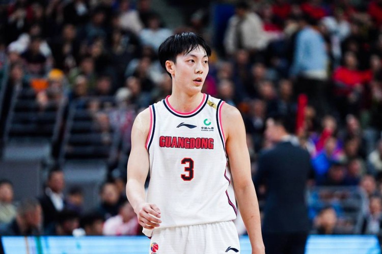 篮球星广东队3号胡明轩签名运动手环硅胶腕带球迷饰品易建联赵睿