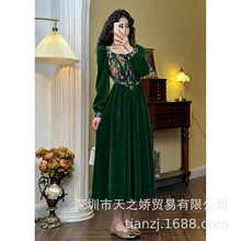 绿色丝绒提花连衣裙长袖设计感复古法式气质秋