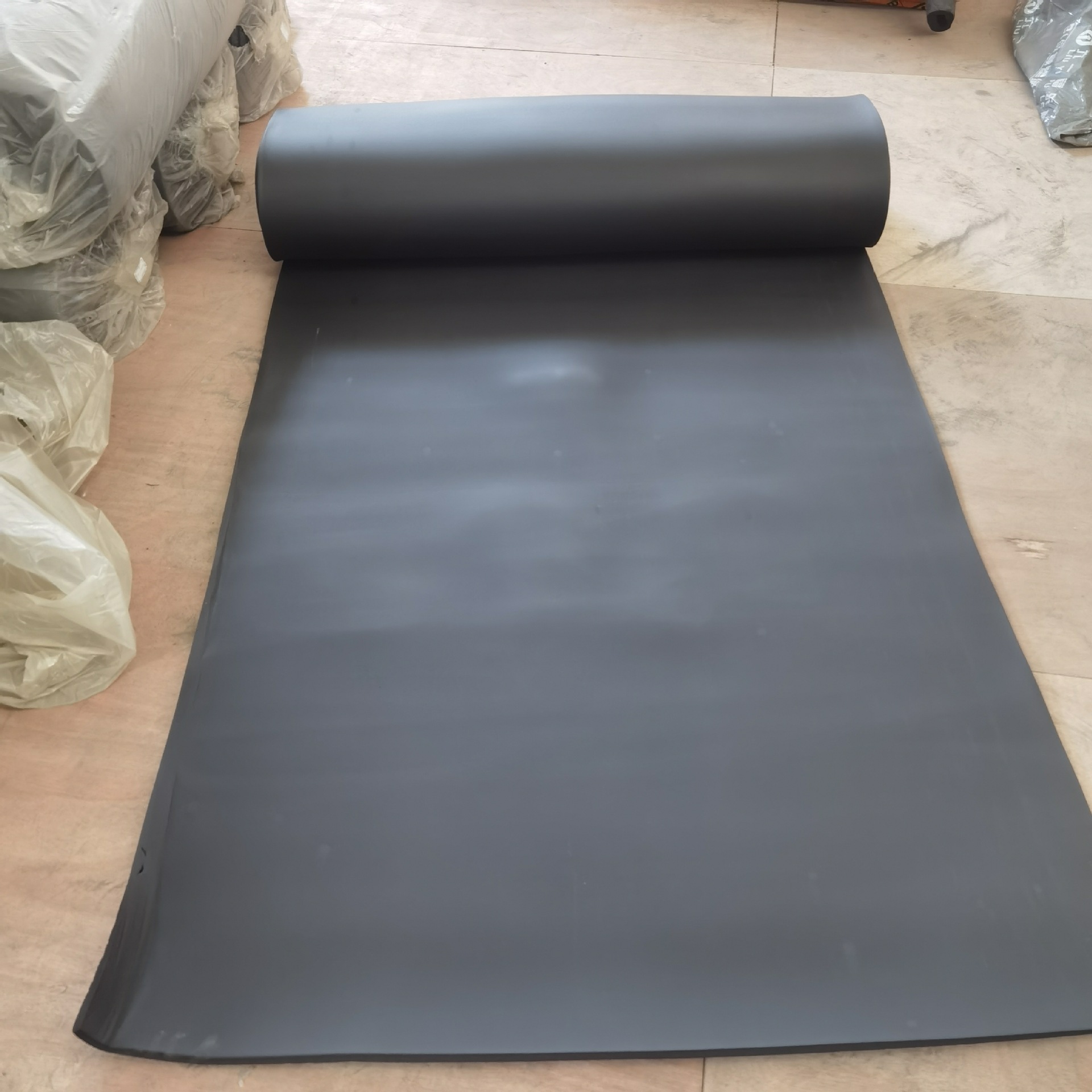 相似厂家 阻燃橡塑保温板铝箔隔热棉厂房屋顶防火自粘海绵隔音防晒