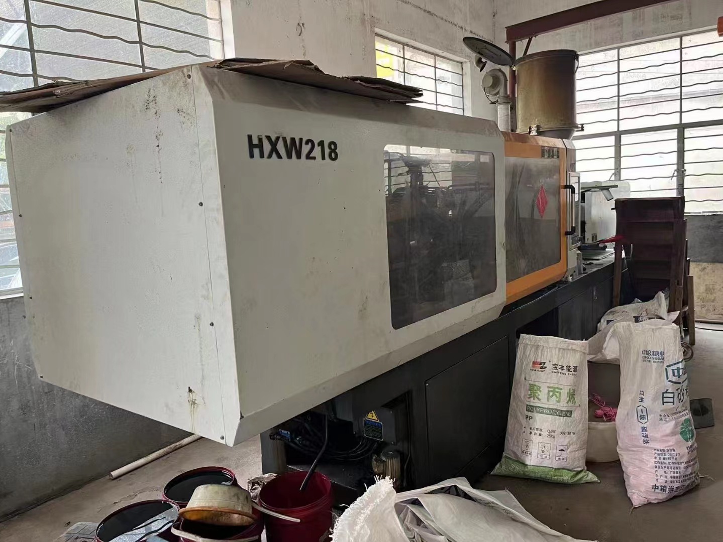 现货供应 海雄218t变量泵一台 海雄200克注塑机 塑料成型机