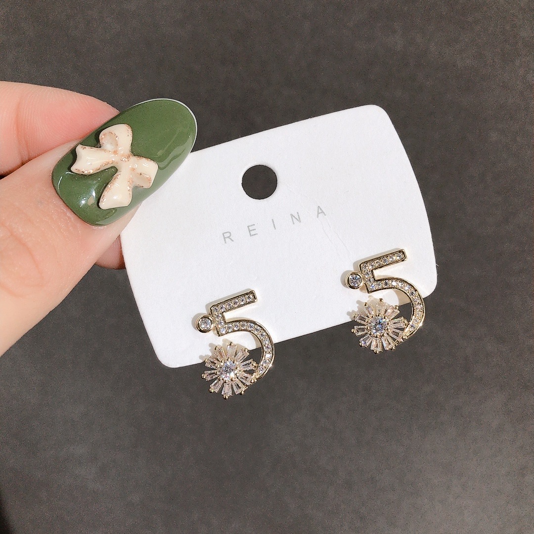 Fashion Numbers Flower Stud Earrings Female Factory Wholesale Design Zircon Delicate Earrings All-Match Commute Earrings