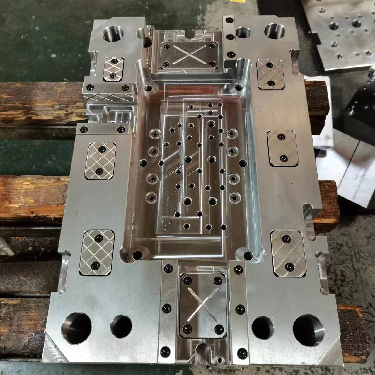 厂家直供日用品注塑模具电子仪器模架家电零件塑料模具