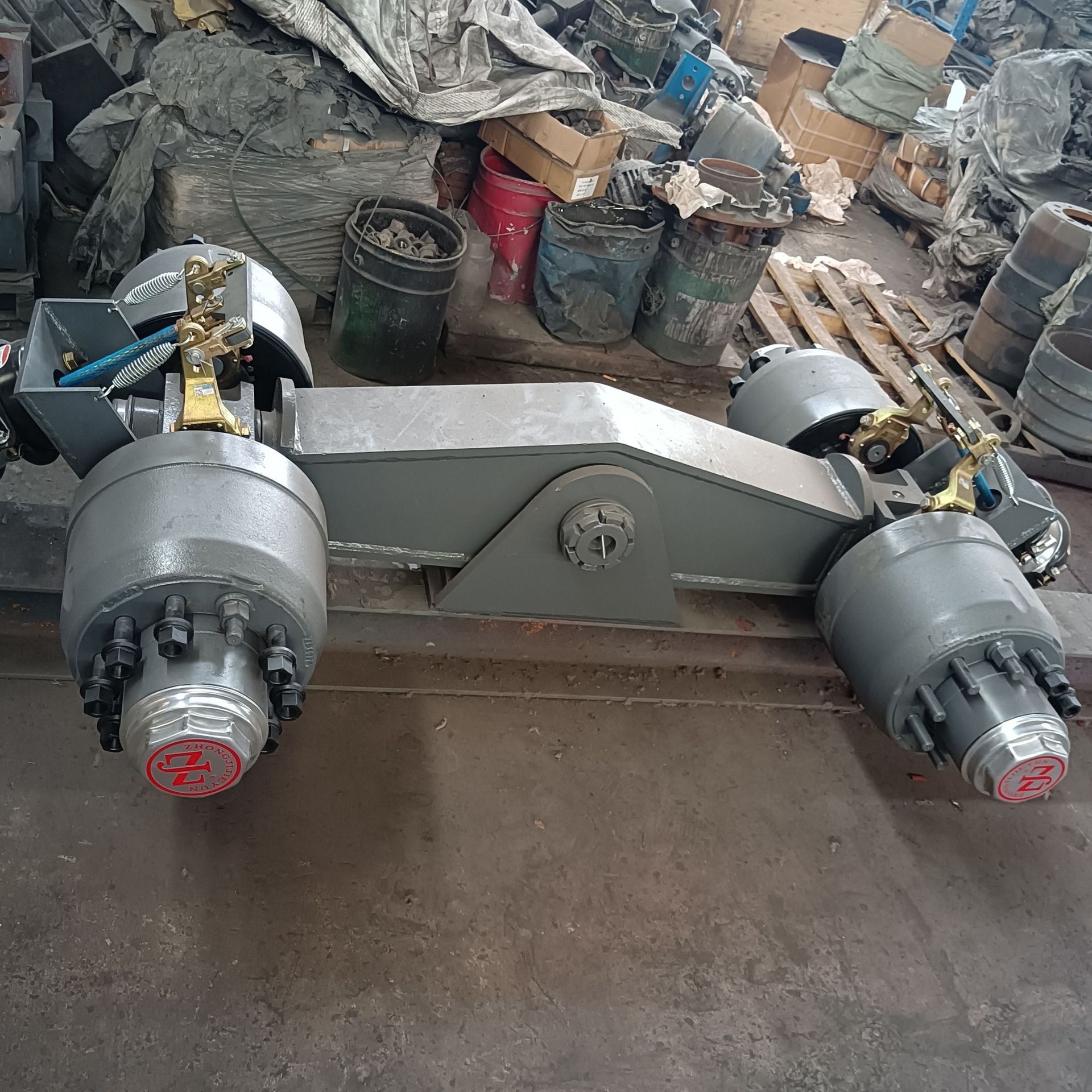 特种车桥 单点支撑半挂车桥 轴线多线轴车桥 液压提升 转向车桥