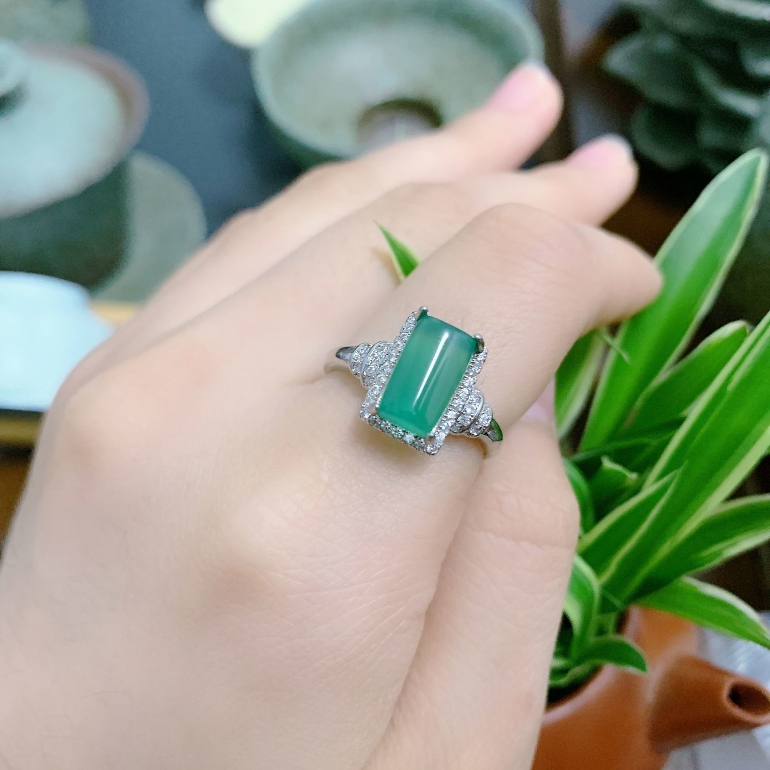 马鞍戒指女气质时尚百搭镶嵌冰种天然普通玉髓特别大气开口可调节