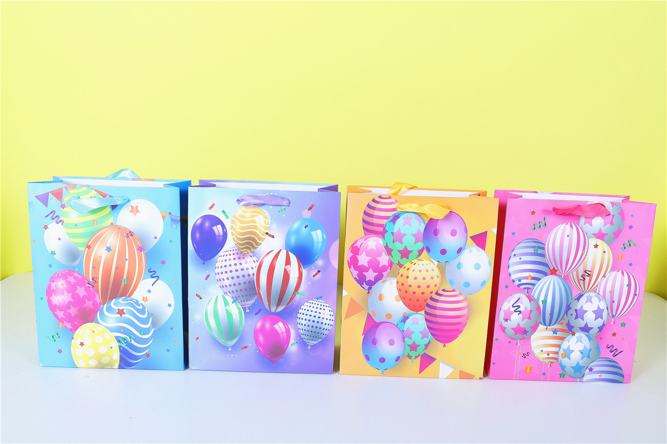 Yiwu Source Manufacturer Colorful Balloon Pattern Paper White Card Handbag Birthday Party Gift Bag Handbag