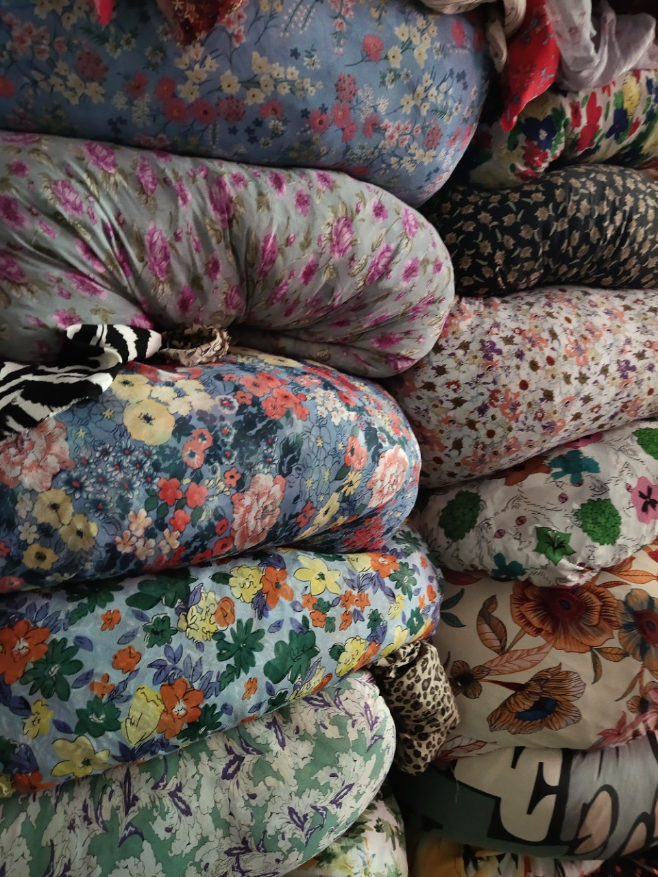 库存面料零头布批发各种布料印花雪纺布头尾货处理直播带货摆摊