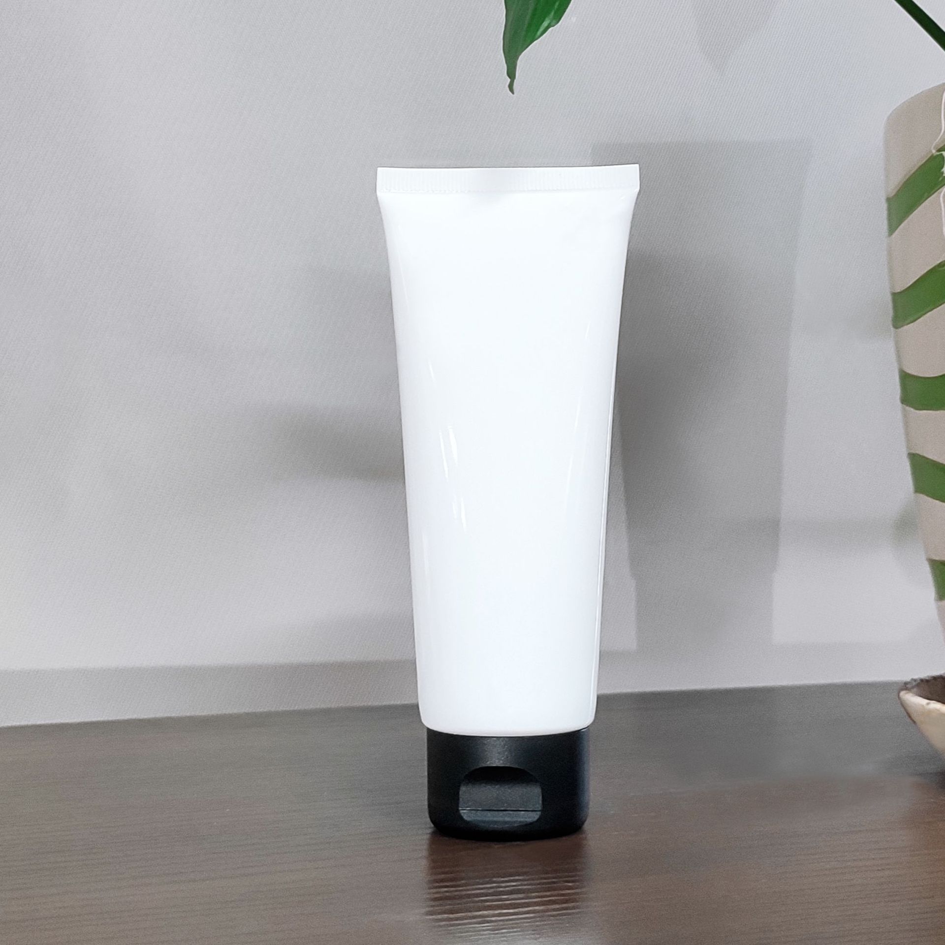 100g化妆品软管现货 100ml洗面奶软管现货 空白软管黑色磨砂翻盖