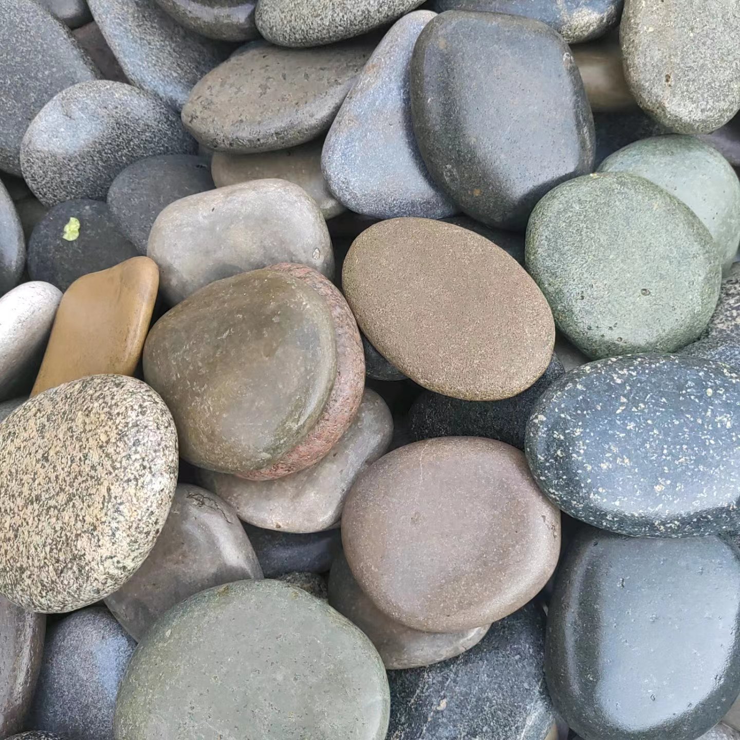 批发绘画石头 美术手绘彩绘原石 儿童diy涂鸦雕刻字鹅卵石五彩石