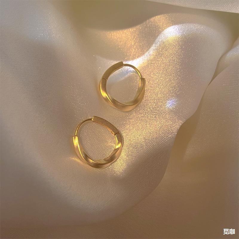 耳钉2021圈圈耳圈女韩国气质耳扣耳饰素圈高级感小众轻奢几何耳环
