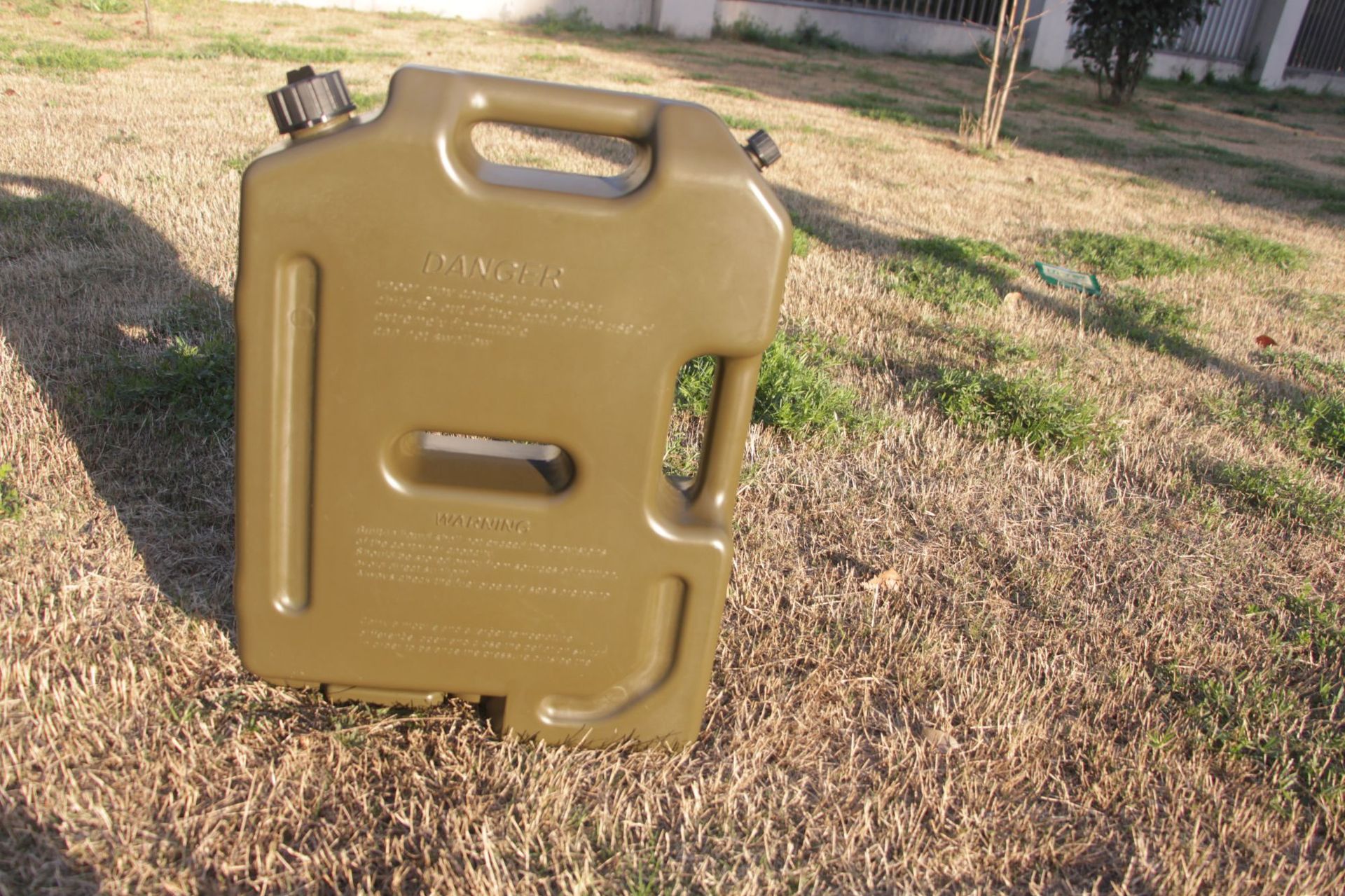 批发3l 5汽车摩托车塑料油箱备用油桶加油桶汽油壶摩旅自驾副油箱