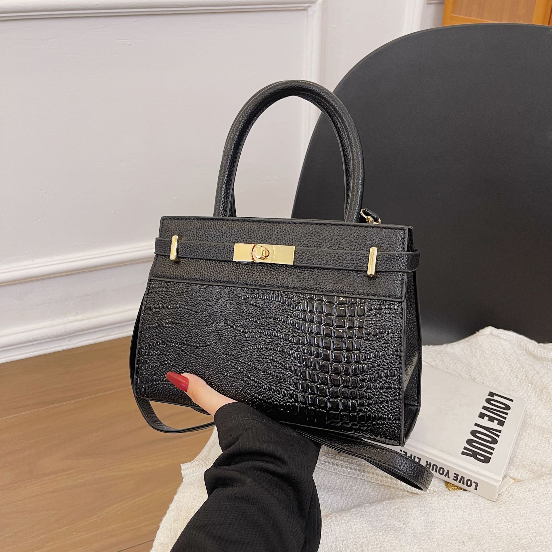 大气手提包2023秋冬新款质感大容量手提包鳄鱼纹单肩包包休闲女包