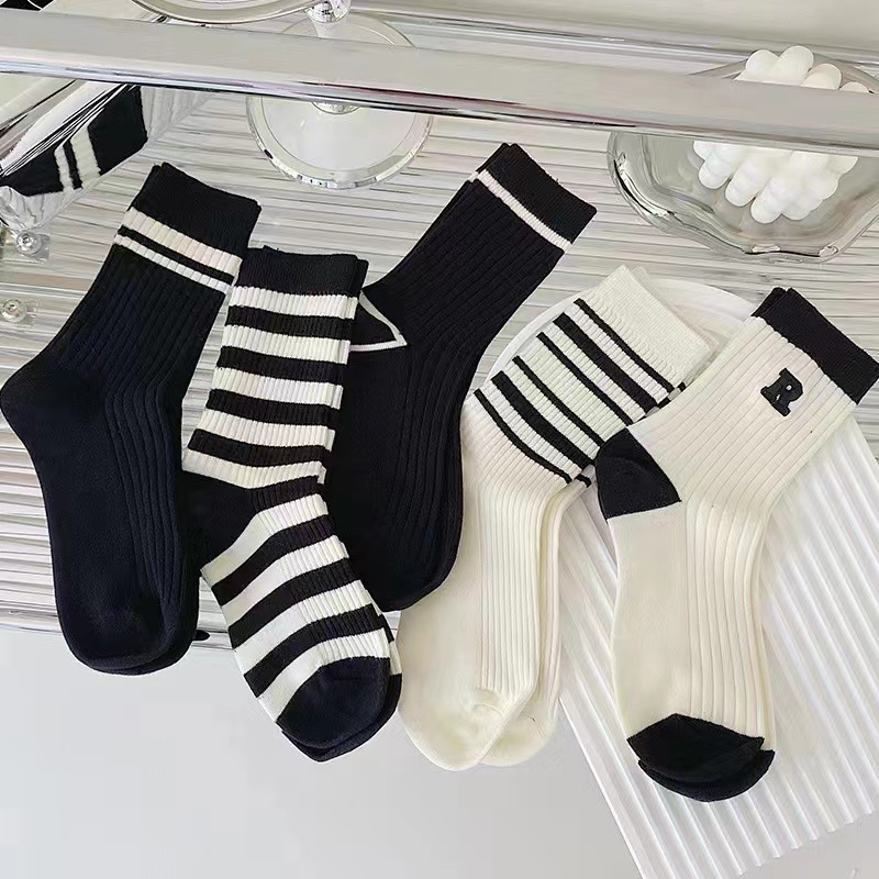 Women‘s Mid Tube Stockings Ins Spring and Autumn Stripes Students‘ Socks Sports Style R Word Female Middle Tube Socks Casual Socks Women‘s Socks