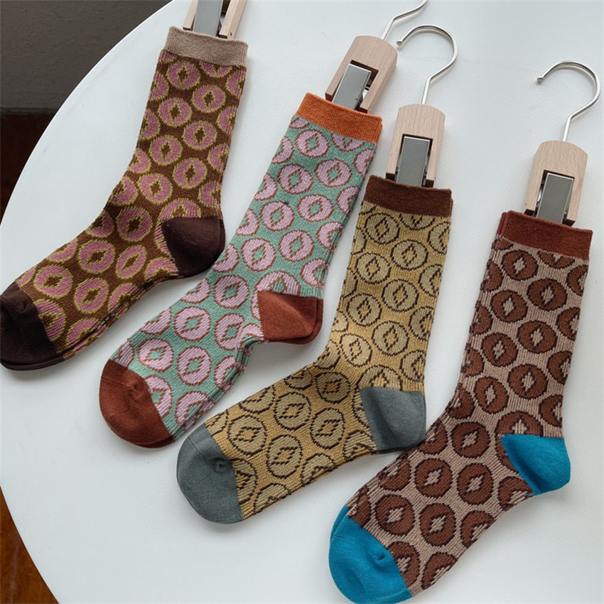 ins网红同款复古撞色个性潮中筒袜秋冬保暖棉袜礼盒装袜子女-阿里巴巴