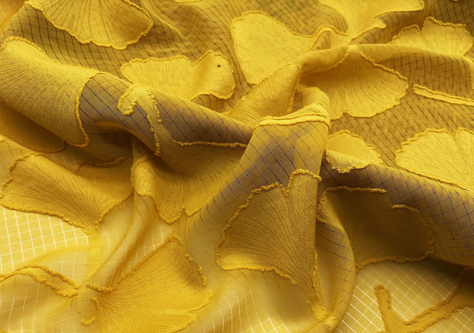 夏款雪纺剪花格子面料银杏叶提花染色布料女童衬衣布料