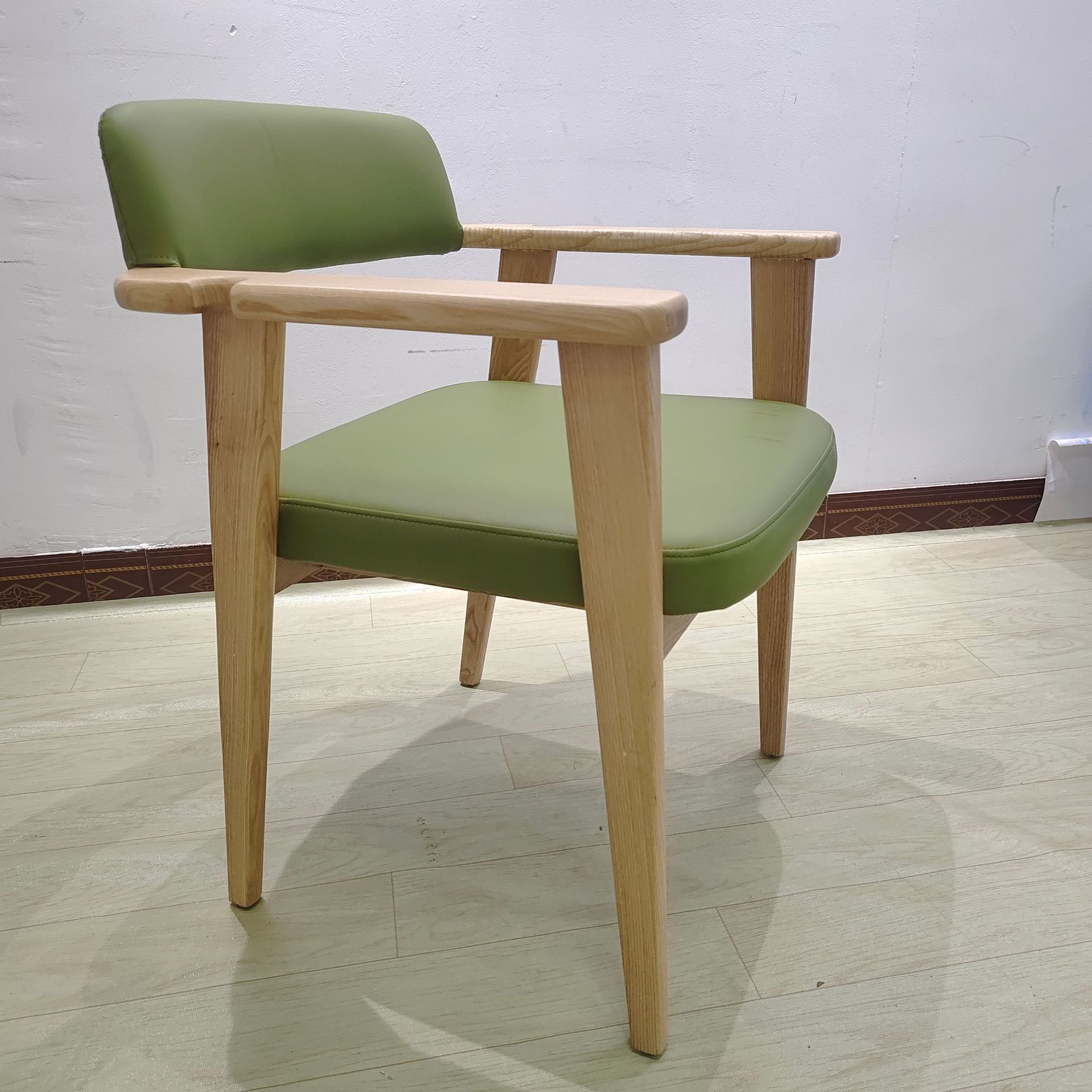 白蜡木适老化实木家具养老椅带拐杖卡口敬老院老年人休闲沙发椅