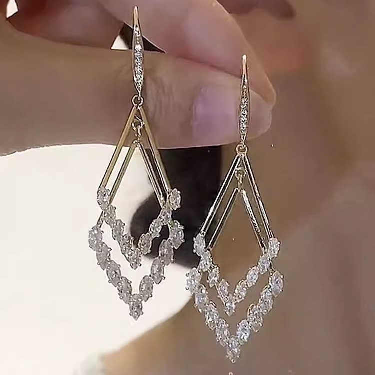 长款镶钻几何菱形耳环女时尚百搭精致设计耳坠轻奢高端法式风耳饰