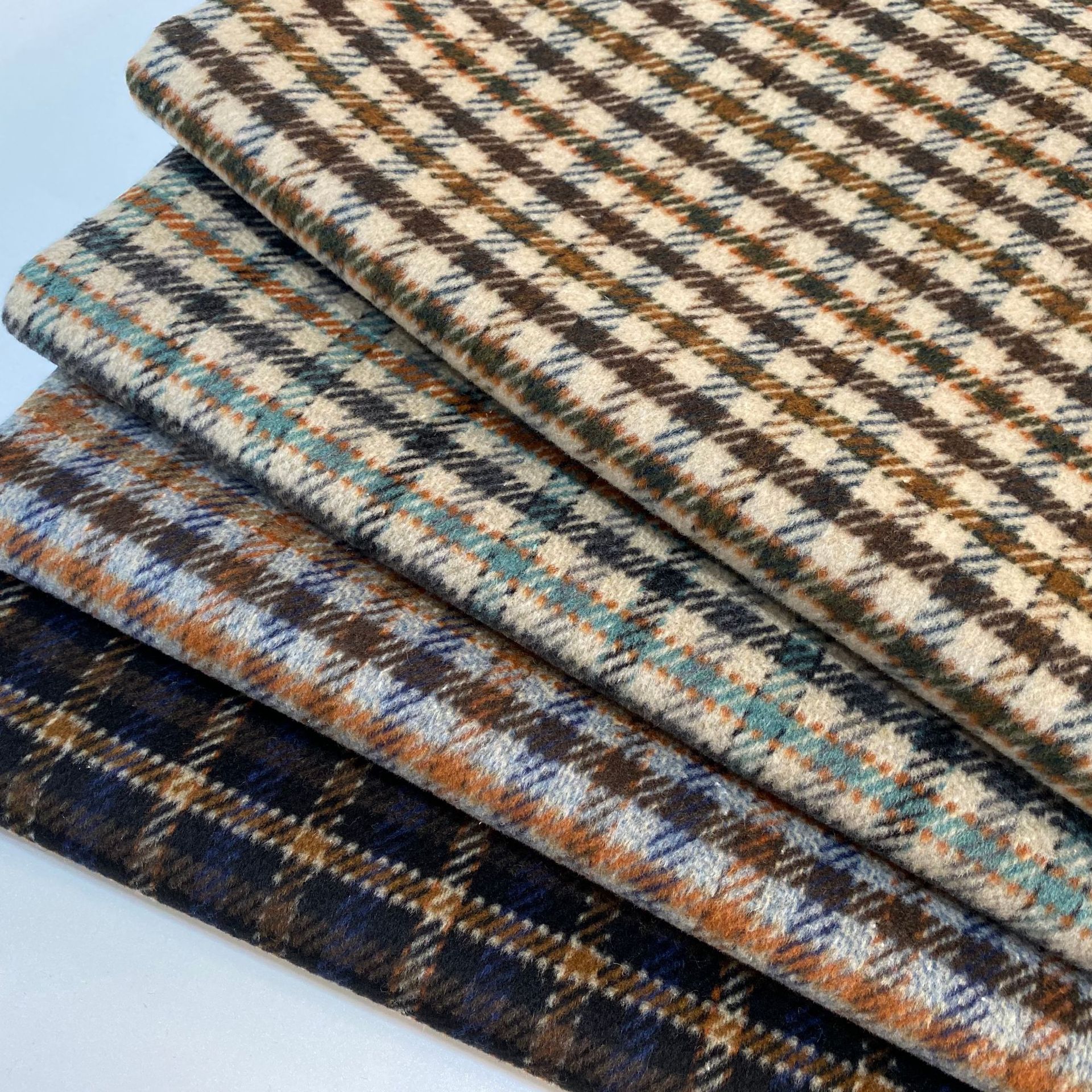 粗纺毛呢斜纹面料 顺毛格子呢 加厚毛呢格子布料