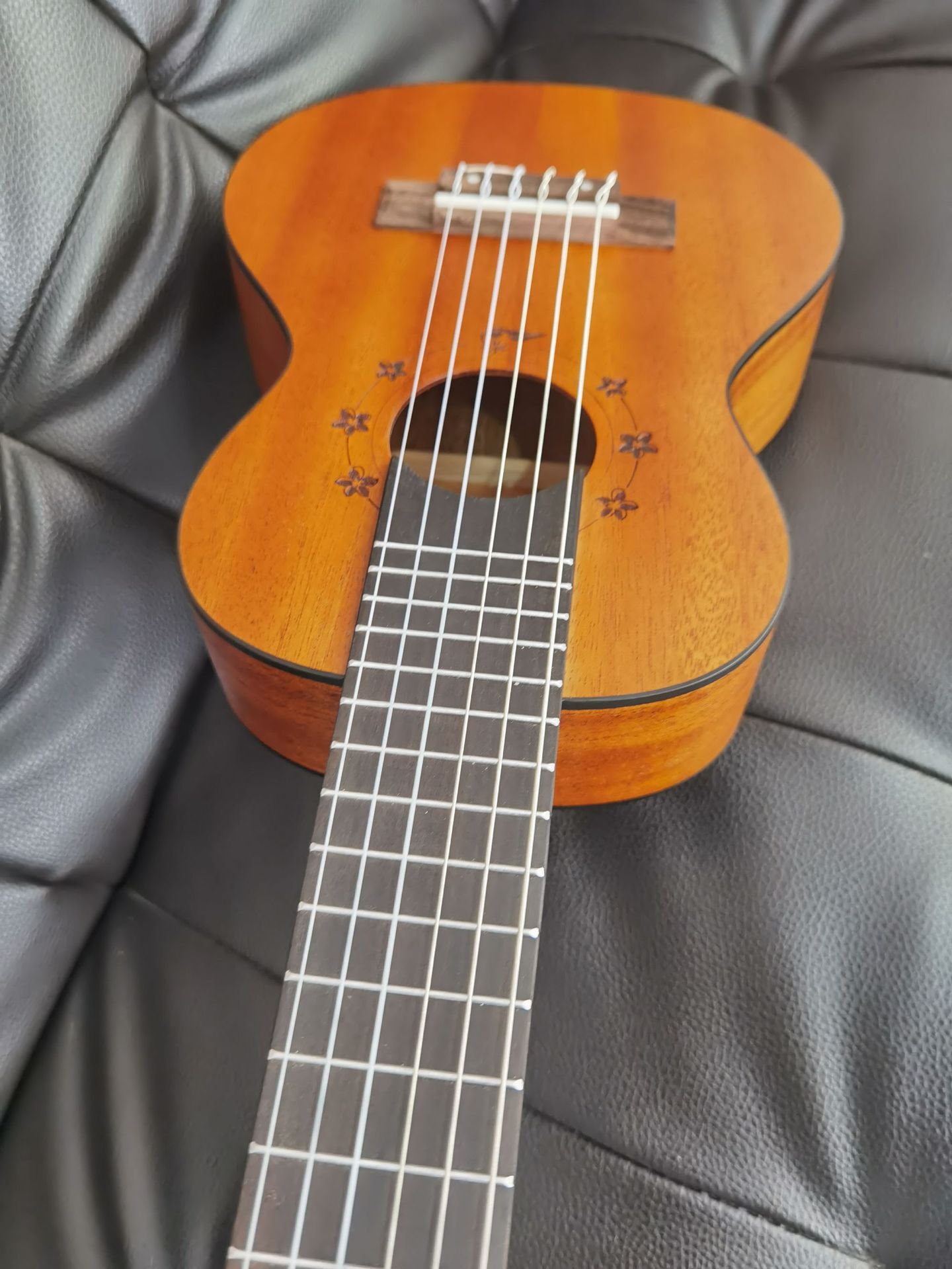 厂价批发28寸吉他丽丽哑光圆角全桃花芯吉他丽丽六弦小吉他可贴牌