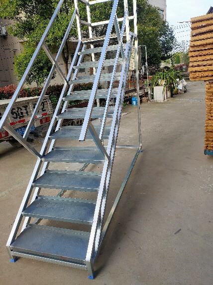 车间扶梯 仓库楼梯 工程类铁楼梯