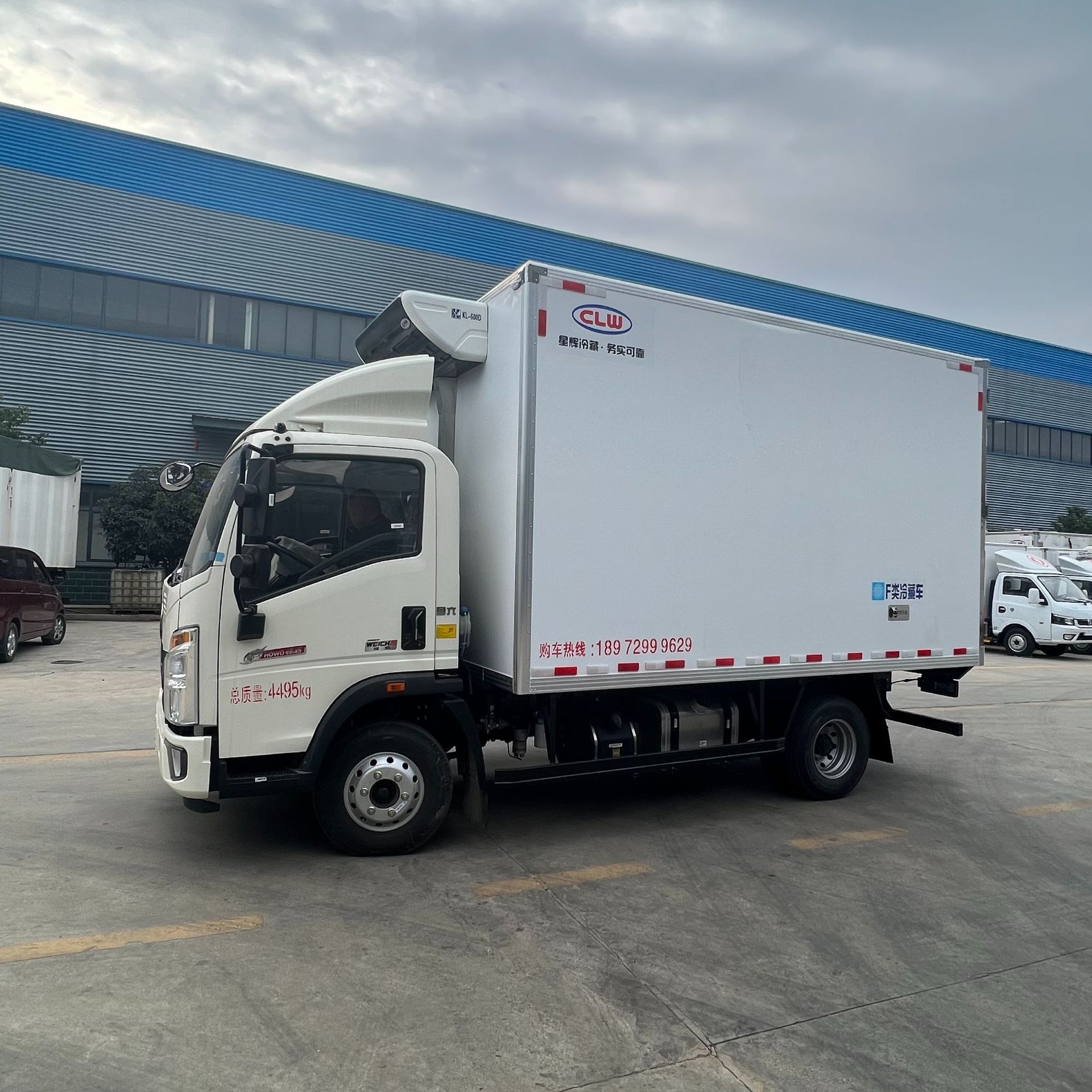 2米3宽体重汽豪沃海鲜运输冷藏车蓝牌2米3宽体冷链车厂家发货价格